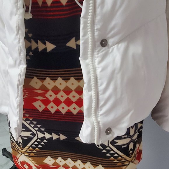 NWT White Puffer Jacket - Picture 3 of 8